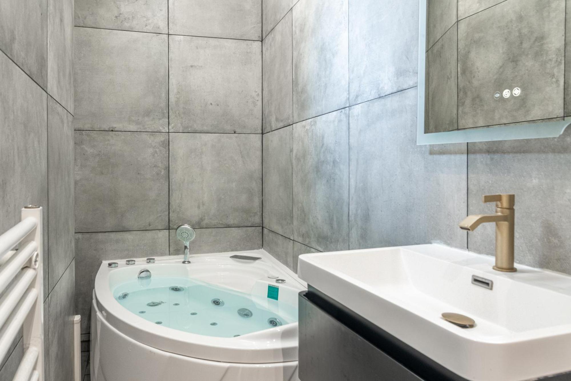 פריז Lavie Maison Eiffel Ac Hot Tub מראה חיצוני תמונה