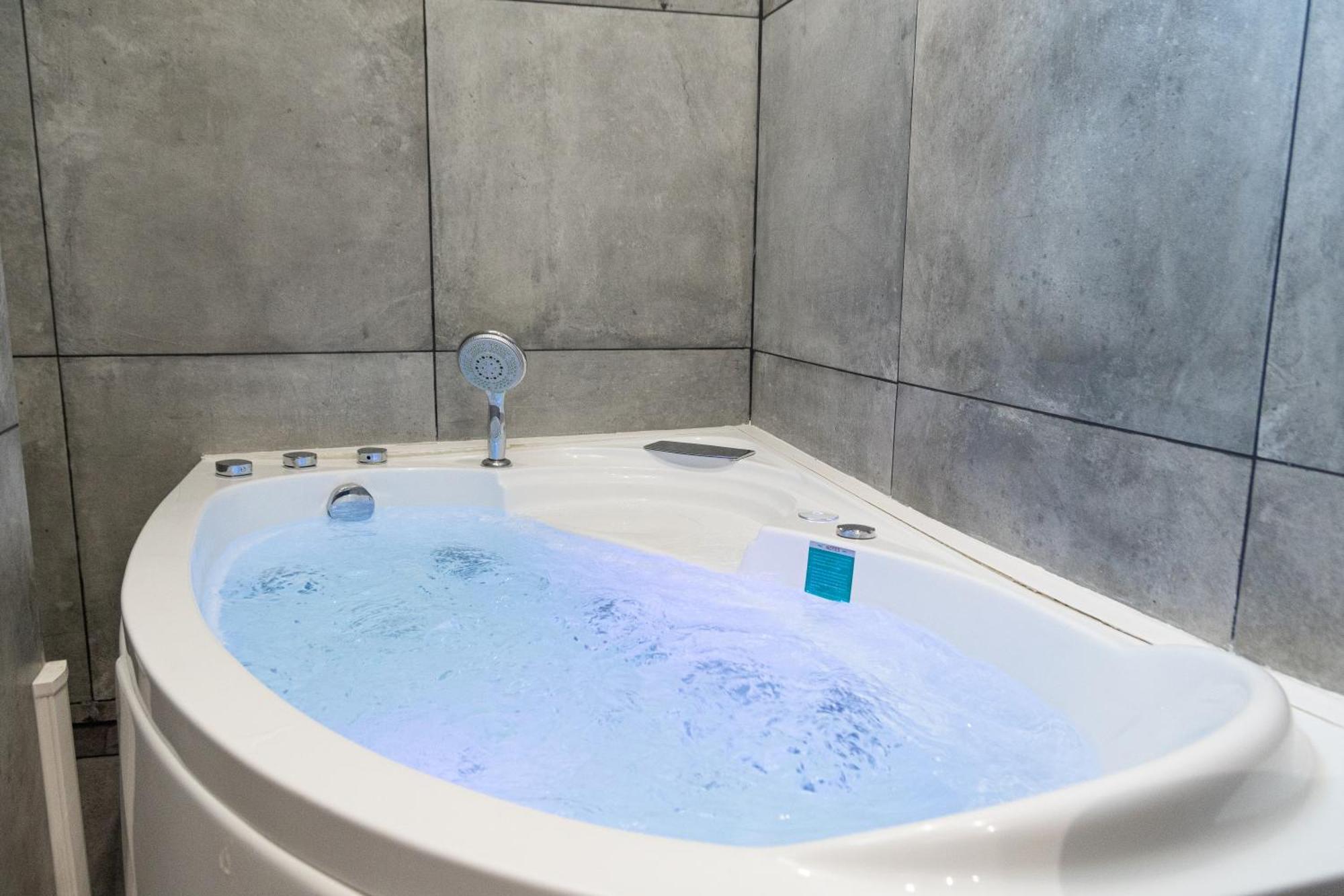 פריז Lavie Maison Eiffel Ac Hot Tub מראה חיצוני תמונה